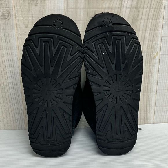 UGG Neumel Classic Fur Lined Suede Lace-Up Chukka Black Boots Size W8.5 M7 - Picture 7 of 8